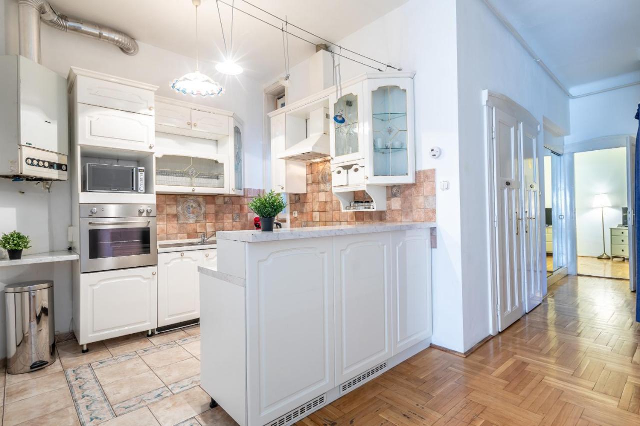 Huge Apartment In The City Center Budapest Exterior photo
